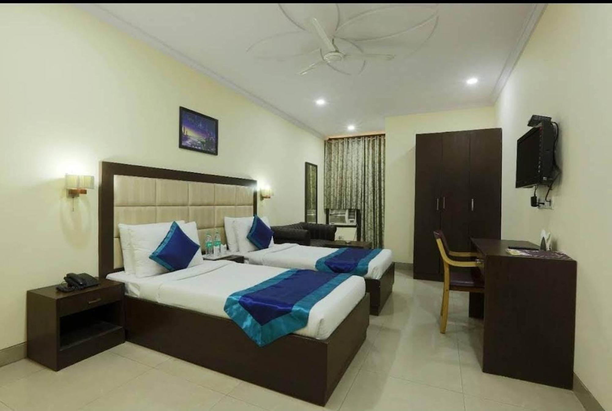 Airport Hotel Mahal Új-Delhi Kültér fotó